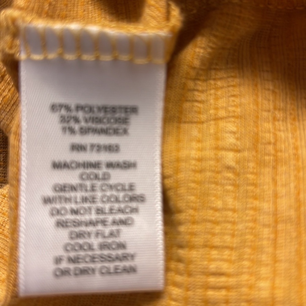 Cable & Gauge Yellow Bell Sleeves Flowy Top. D3/A - Picture 5 of 5